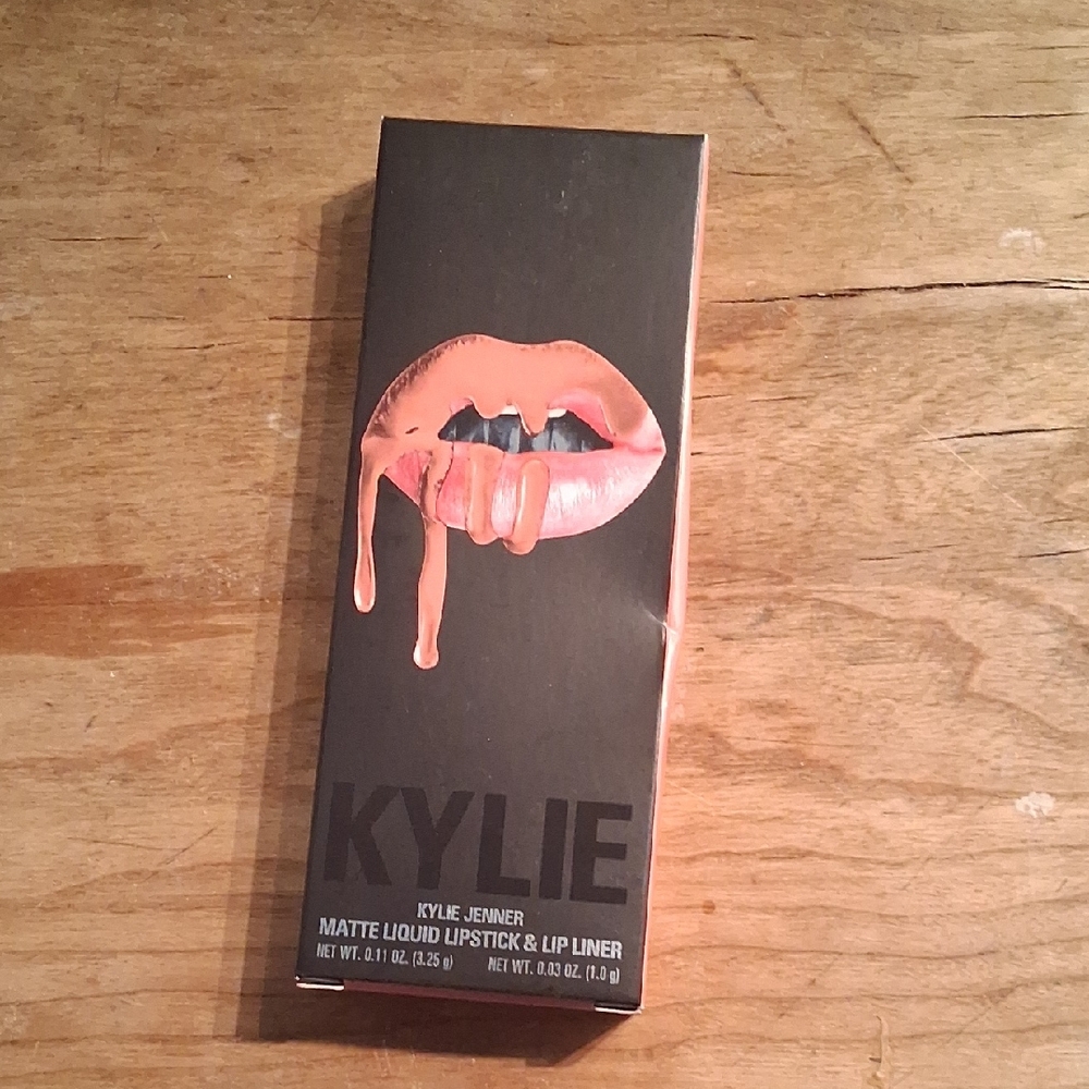 Kylie Matte Liquid Lipstick & Lip Liner